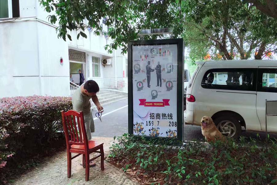 贵州太阳能广告垃圾箱厂家