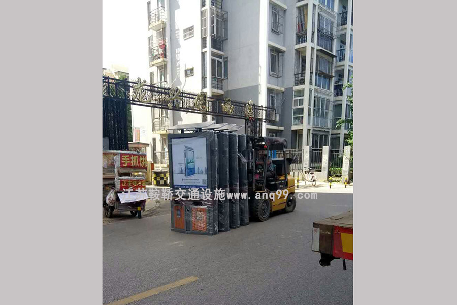 北京小区广告垃圾箱灯箱第二批运抵某小区
